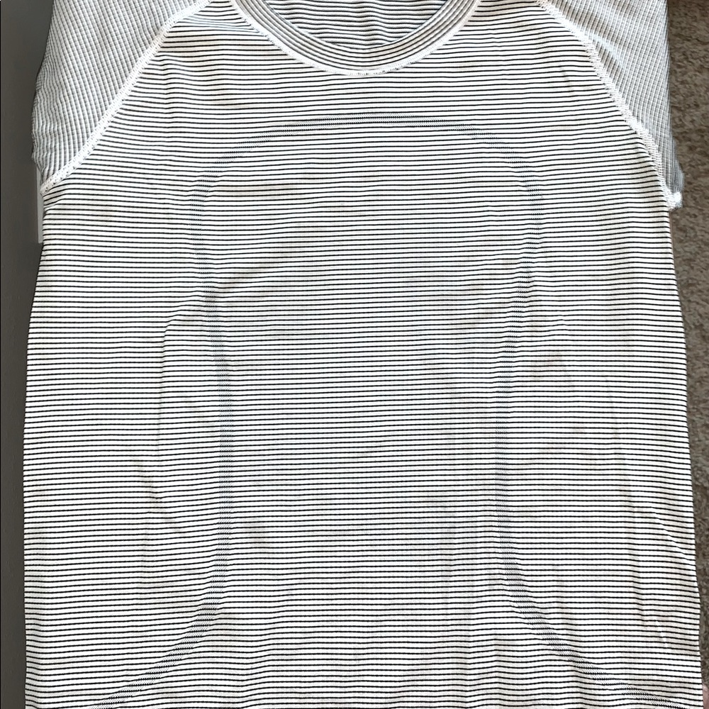 Black and white striped lululemon swiftly tech size 8